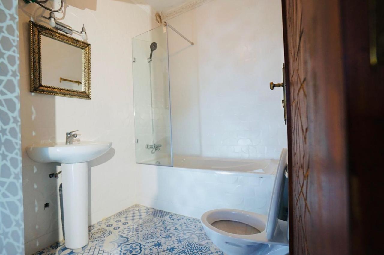 Riad Amelia : Lalla Fatima Zohra Room Tétouan Extérieur photo